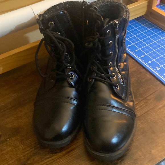 Wanted by Quinn women’s short black boots - Picture 1 of 10